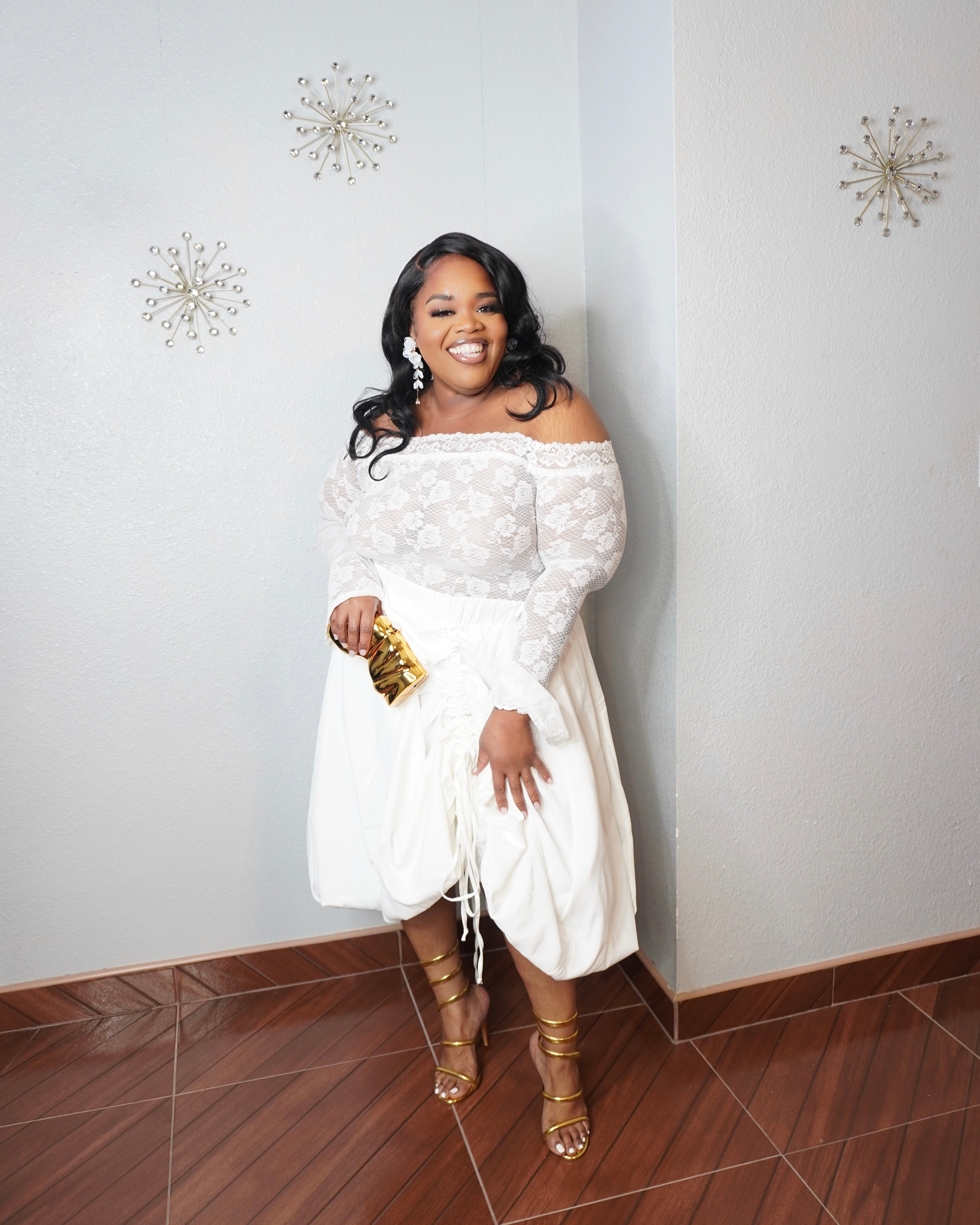 Plus size white statement skirt outfit