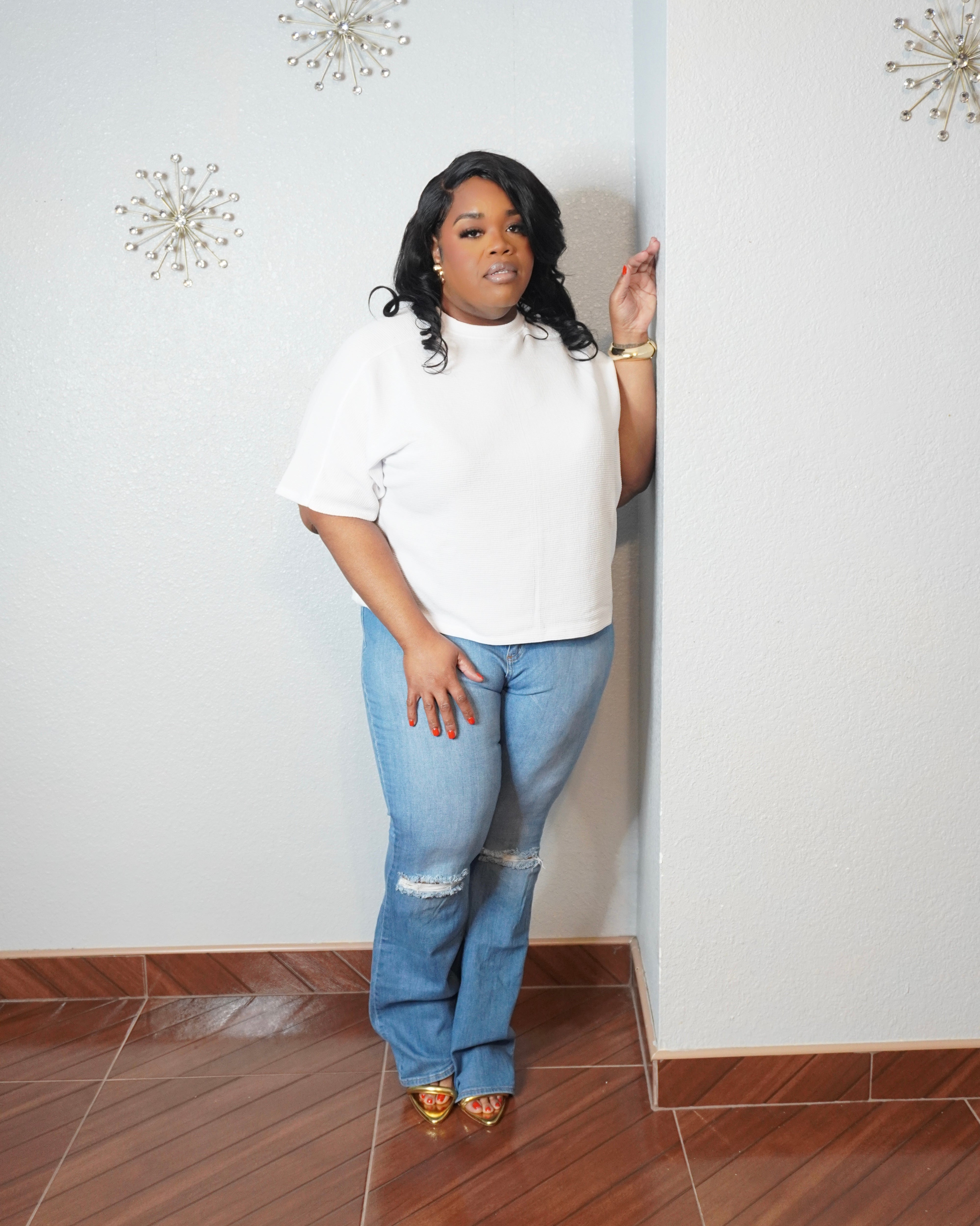 Close front view of white casual plus size basic top.