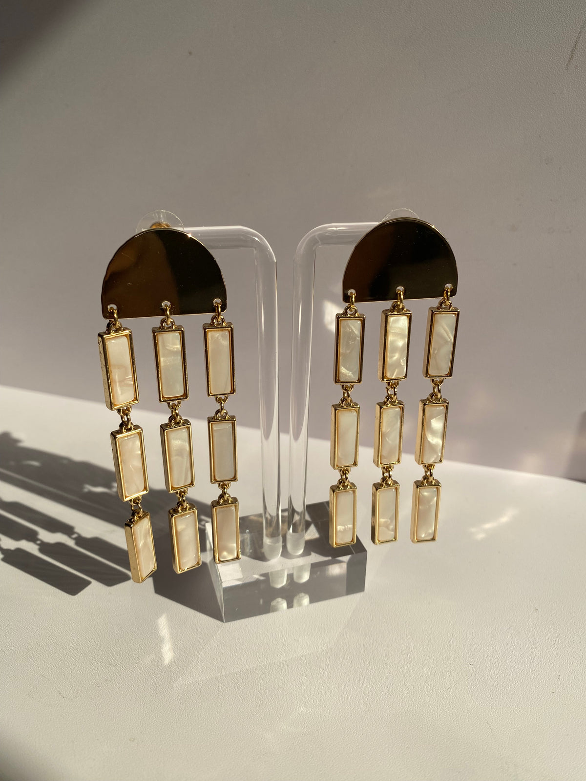 Cream Hang Earrings